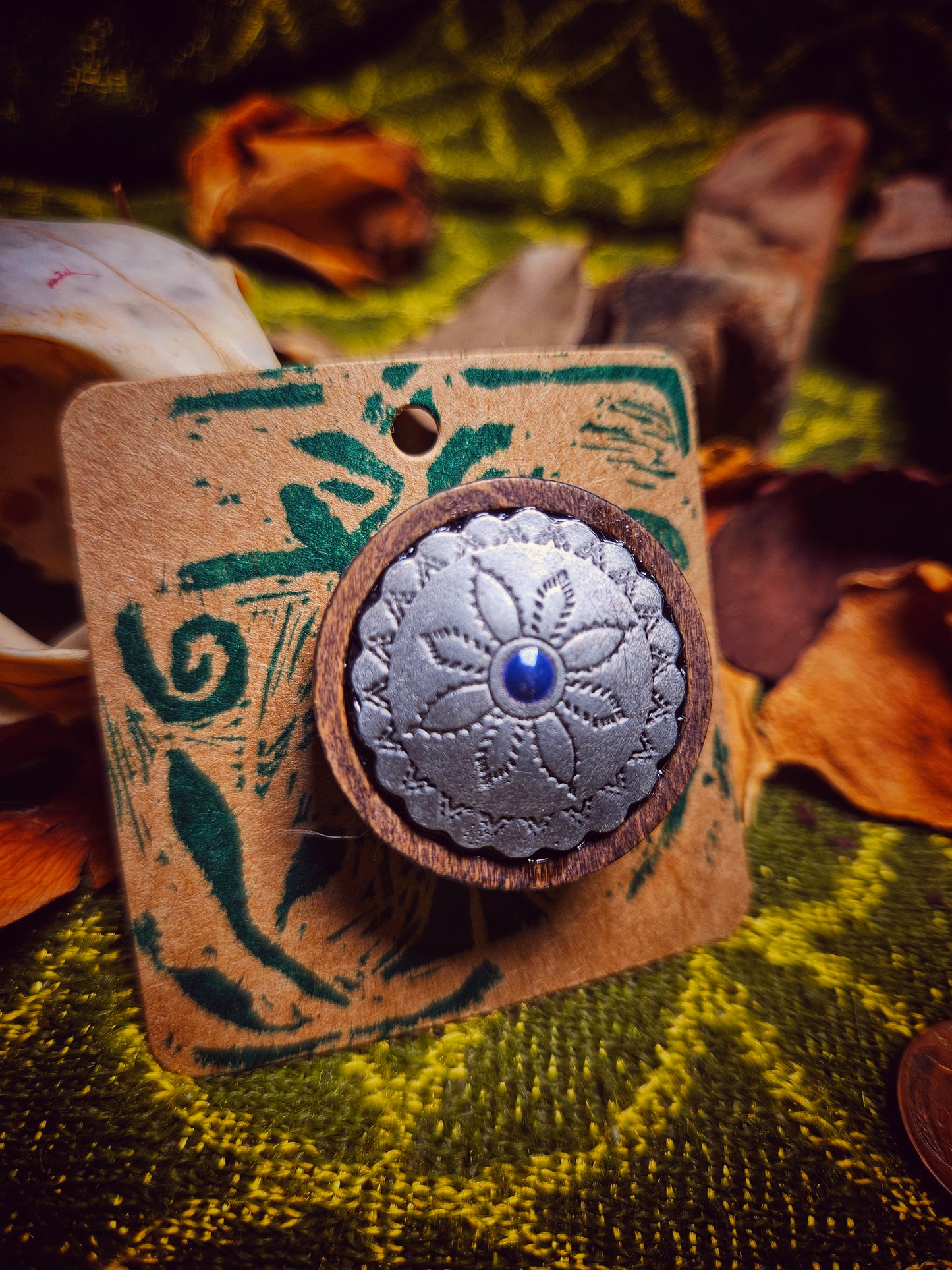 70s Western Button Cover Pin